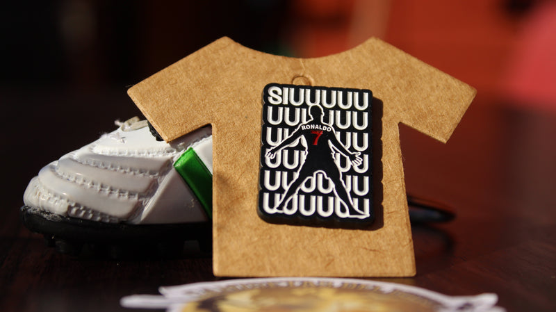 Box Coleccionable LEYENDA CR7 – Incluye Camiseta, Muñeco, Pin Exclusivos, Stickers y una sorpresa.