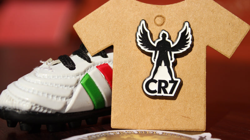 Box Coleccionable LEYENDA CR7 – Incluye Camiseta, Muñeco, Pin Exclusivos, Stickers y una sorpresa.