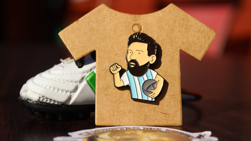 Box Coleccionable LEYENDA MESSI – Incluye Camiseta, Muñeco, Pin Exclusivo, Stickers y una sorpresa.