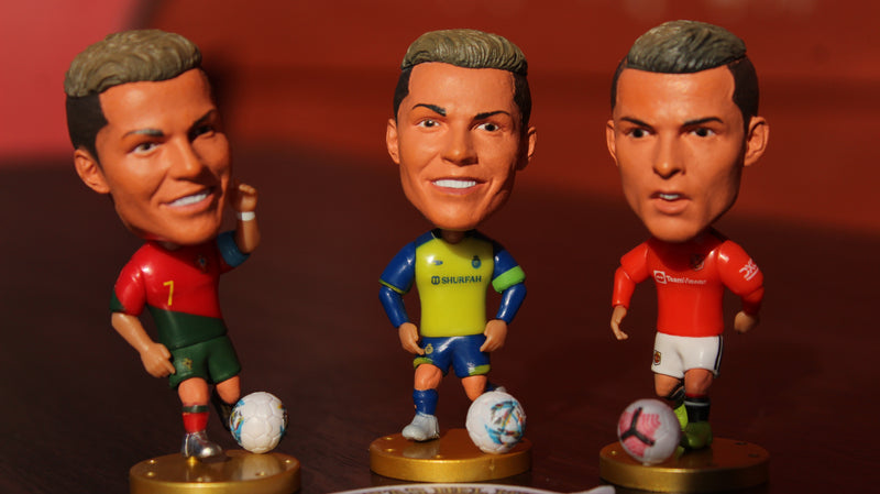Box Coleccionable LEYENDA CR7 – Incluye Camiseta, Muñeco, Pin Exclusivos, Stickers y una sorpresa.