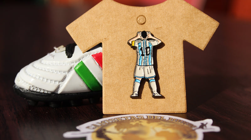 Box Coleccionable LEYENDA MESSI – Incluye Camiseta, Muñeco, Pin Exclusivo, Stickers y una sorpresa.