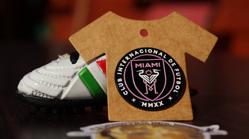 Box Coleccionable LEYENDA MESSI – Incluye Camiseta, Muñeco, Pin Exclusivo, Stickers y una sorpresa.