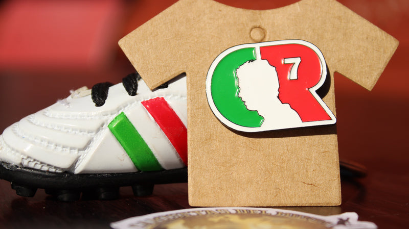 Box Coleccionable LEYENDA CR7 – Incluye Camiseta, Muñeco, Pin Exclusivos, Stickers y una sorpresa.